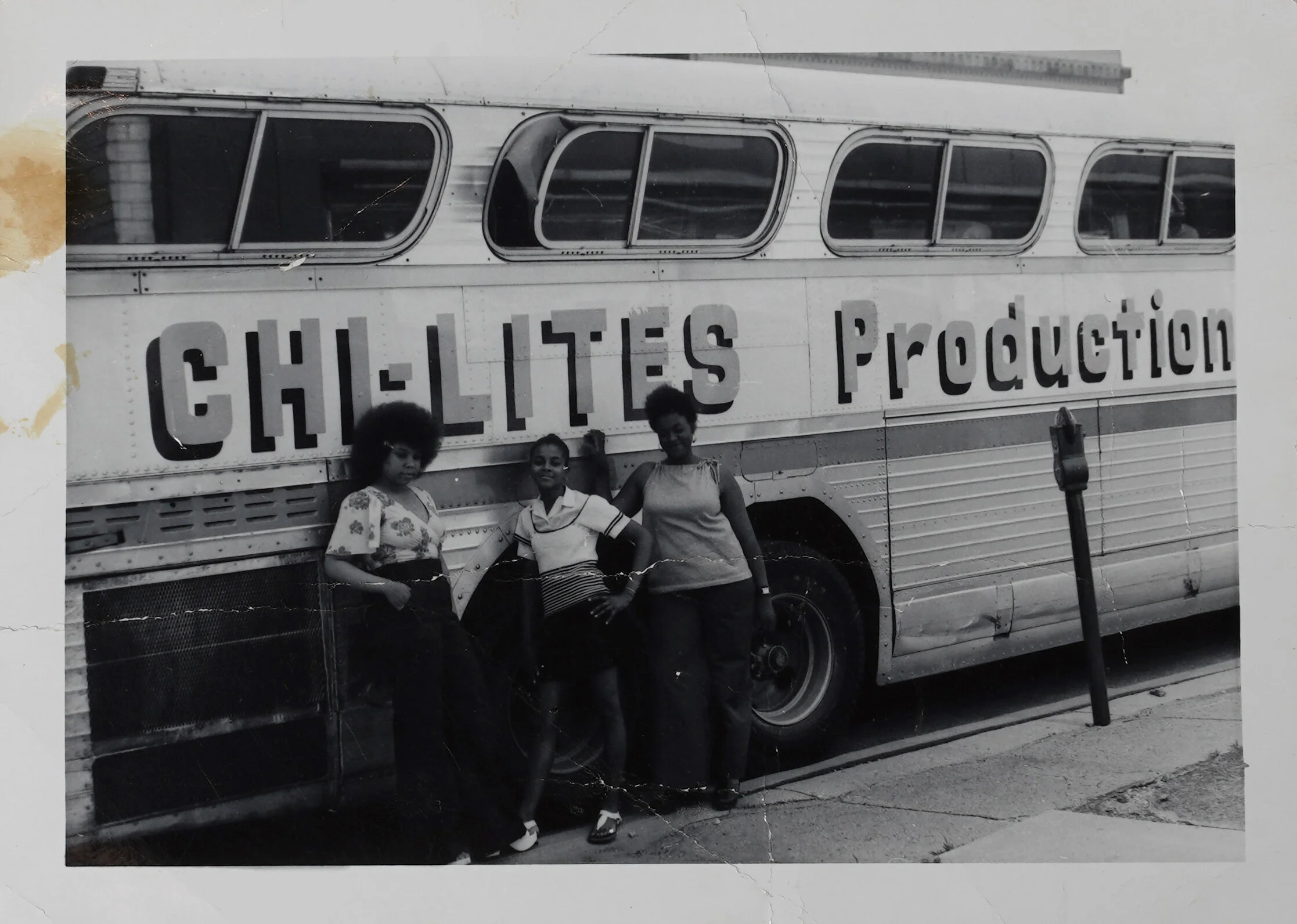 DSC00169_Chi_Lites_ Tour Bus_cropped.jpg